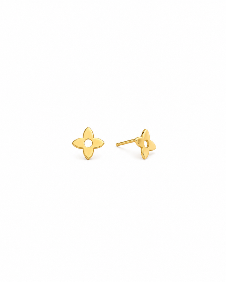 Chahar Barg Ohrstecker aus 18k Gelbgold in Vorder- und Seitenansicht mit Steckstift auf weissem Hintergrund.