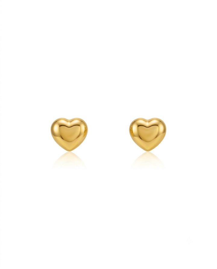 Ohrstecker aus 18k Gelbgold in kleiner Herzform, freigestelltes Produktbild