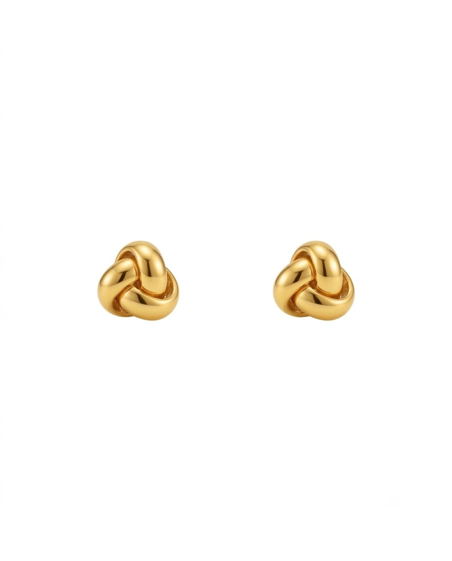 Paar 18k Gold-Ohrstecker in Knotenform, Produktbild auf hellem Hintergrund