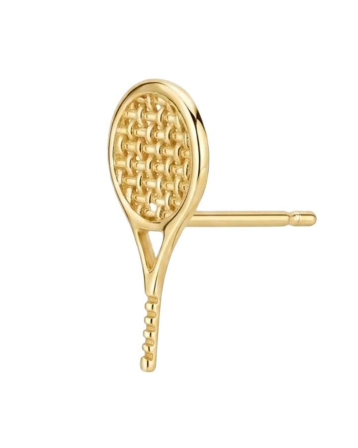 Detailaufnahme der 18k Gelbgold-Ohrstecker „Raket-e Tennis“ mit feiner Gitterstruktur