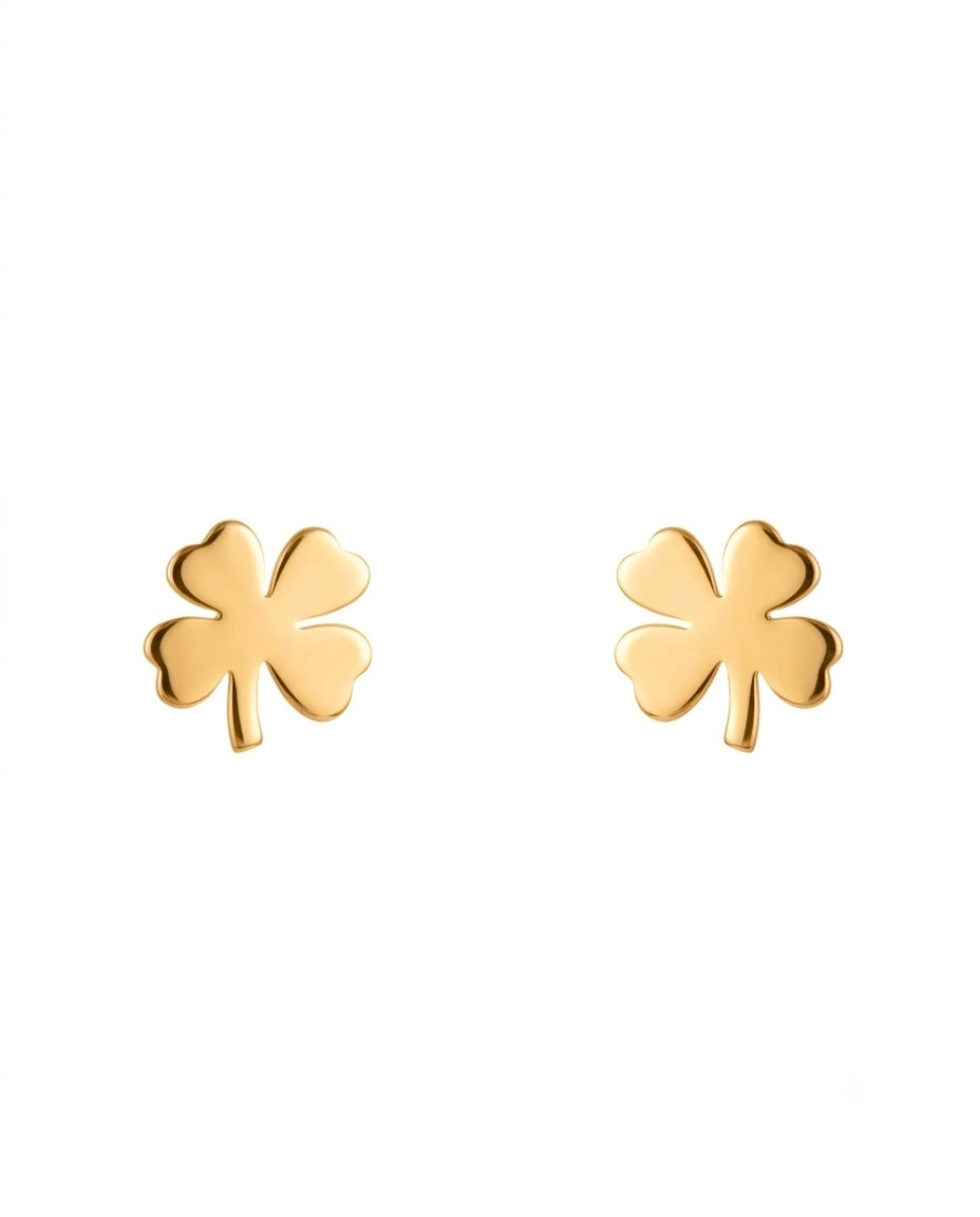 Paar Ohrstecker aus 18k Gelbgold im Kleeblatt-Design mit Herzblättern – freigestelltes Produktbild auf weissem Hintergrund.