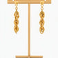 Lange Ohrstecker aus 18k Gelbgold mit verbundenen Gliedern und Herzstecker