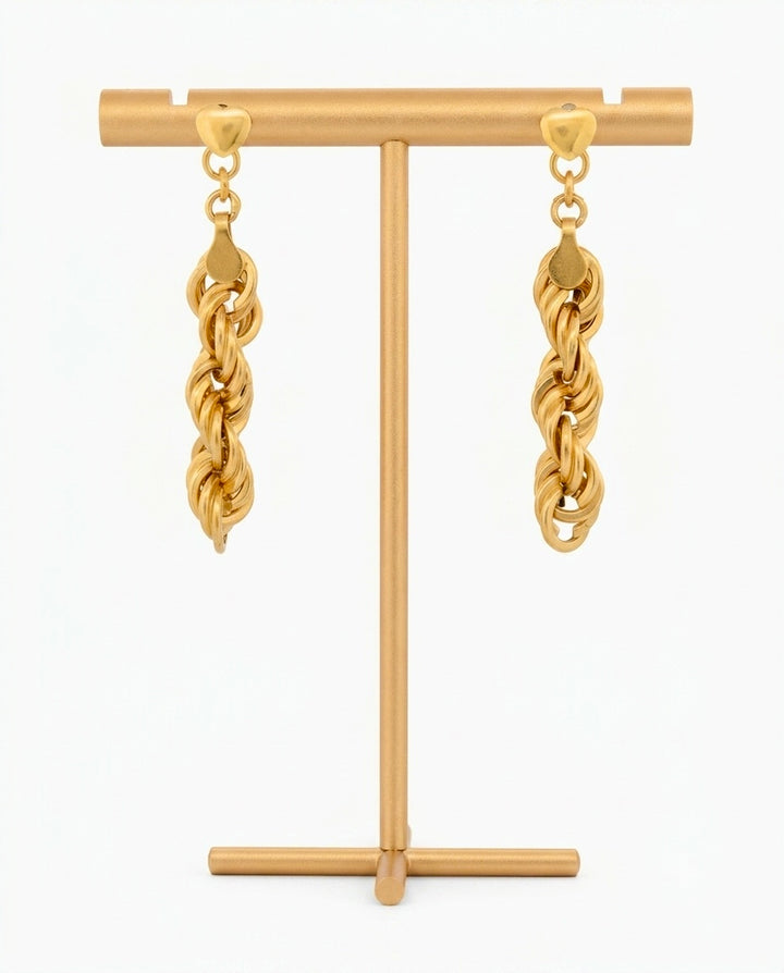 Lange Ohrstecker aus 18k Gelbgold mit verbundenen Gliedern und Herzstecker