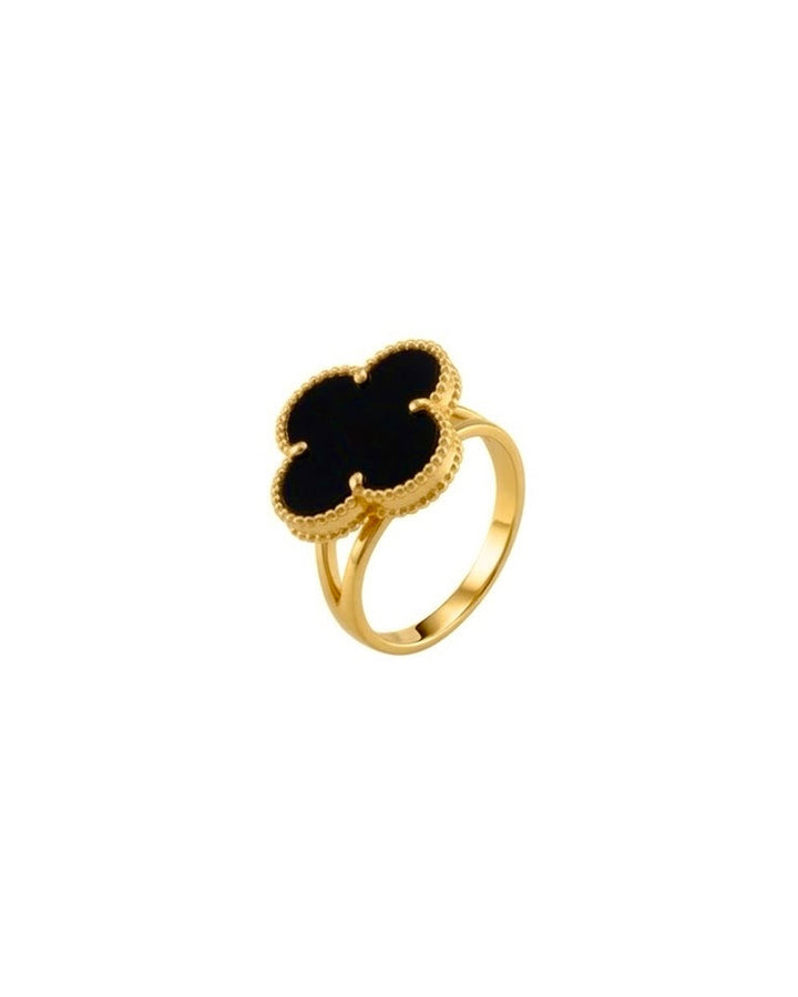 Produktbild: Kleeblatt-Ring aus 18k Gelbgold mit schwarzem Stein – Studioaufnahme