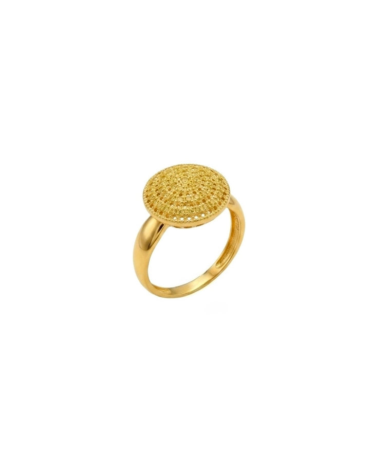 18k Gelbgoldring mit rundem, diamantiertem Ringkopf und filigranem Muster. Funkelndes Design mit eleganter, zeitloser Ausstrahlung.
