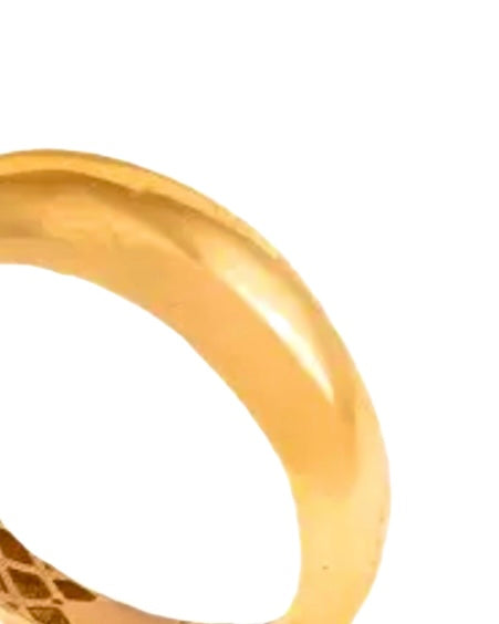 Schlichter Goldring „Baleh tâ Hamisheh“ – Nahaufnahme, polierte Oberfläche