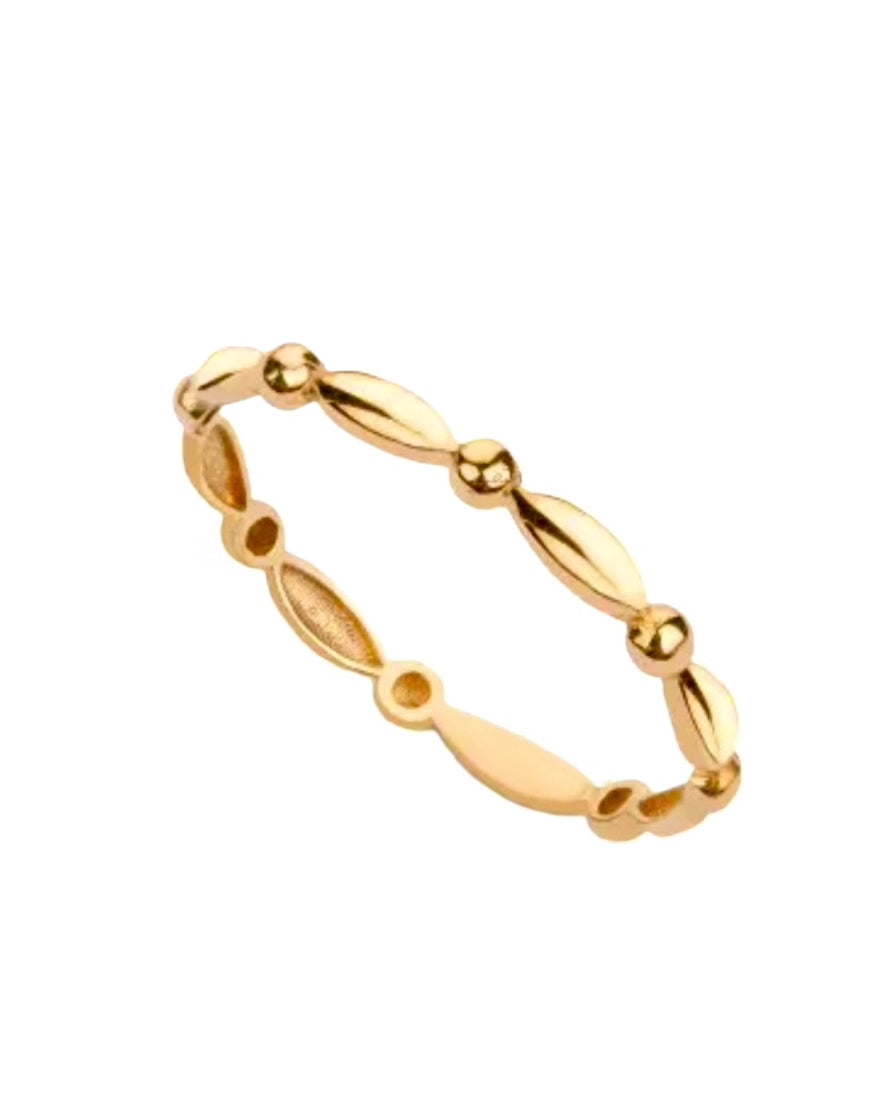 Produktbild: Feiner 18k Goldring mit Körner-Design – freigestellt