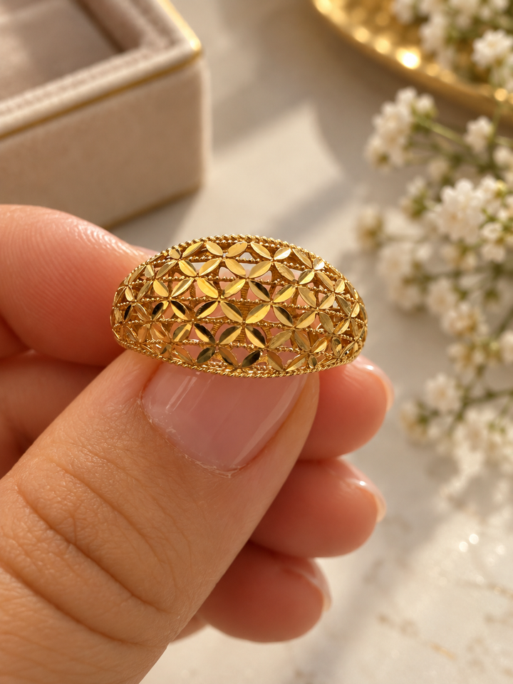     Golestan Ring aus 18k Gelbgold in Nahaufnahme