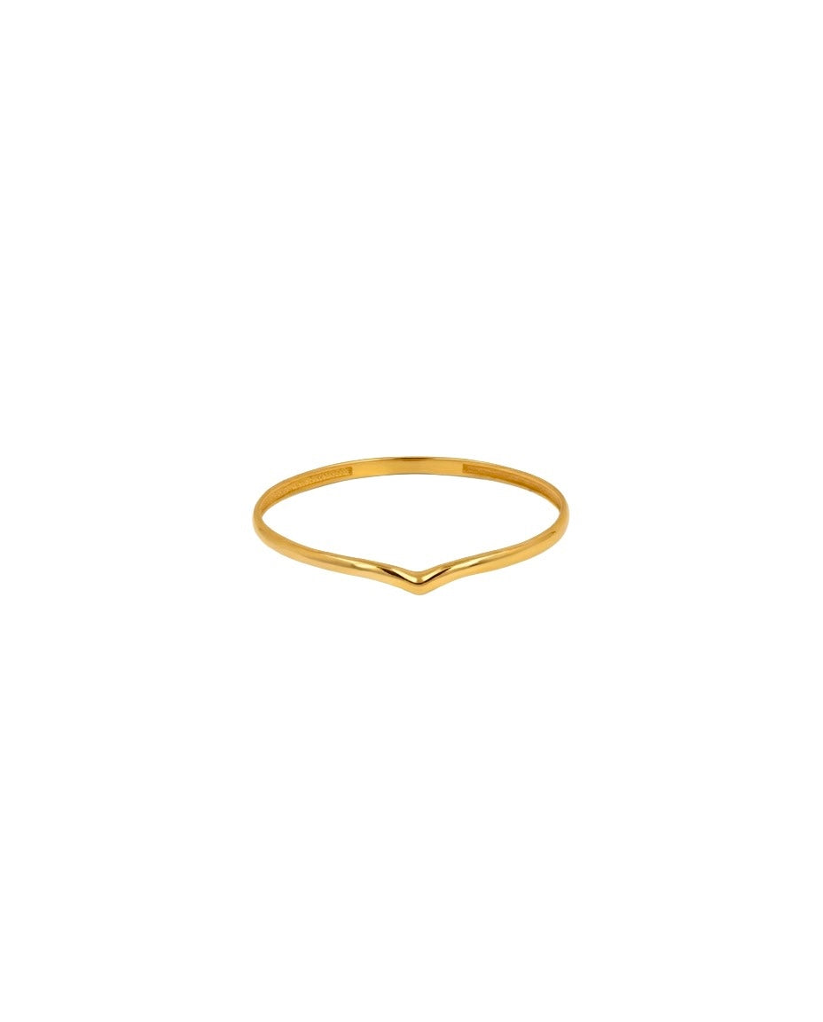 Produktbild: Minimalistischer Ring aus 18k Gelbgold mit V-Silhouette – freigestellt