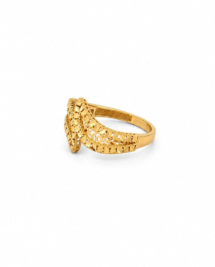 Handgefertigter Ring aus 18 Karat Gelbgold von Ziba Gold mit filigranem Blattmotiv und durchbrochenen Ornamenten. Persische Goldschmiedekunst trifft auf zeitlose Eleganz und luxuriösen Glanz.