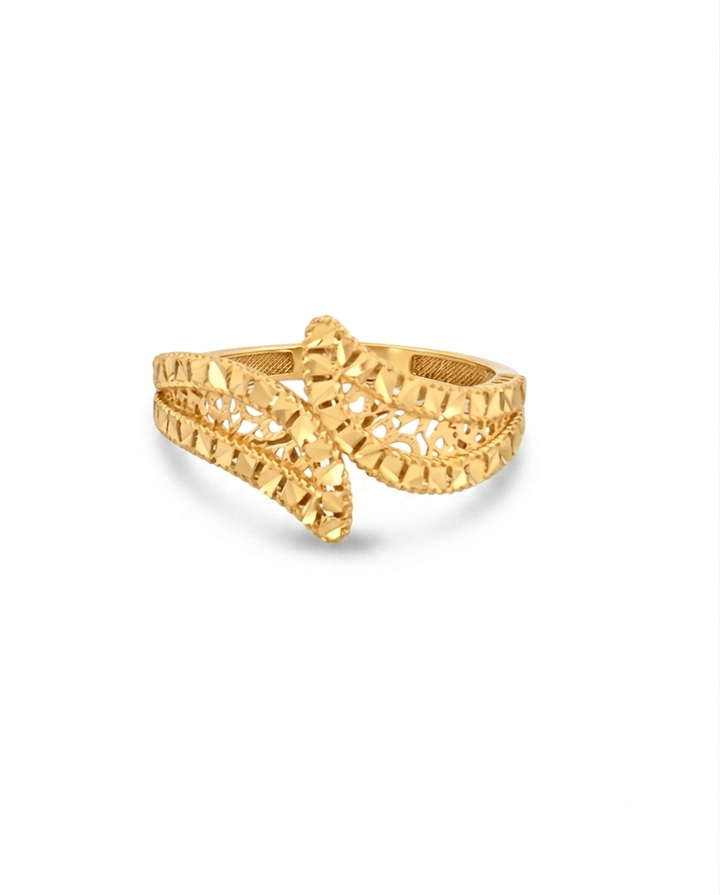 Exklusiver Ring aus 18 Karat Gelbgold von Ziba Gold. Das filigrane, durchbrochene Design mit blattähnlichen Elementen vereint persische Goldschmiedekunst mit zeitloser Eleganz und luxuriösem Glanz.
