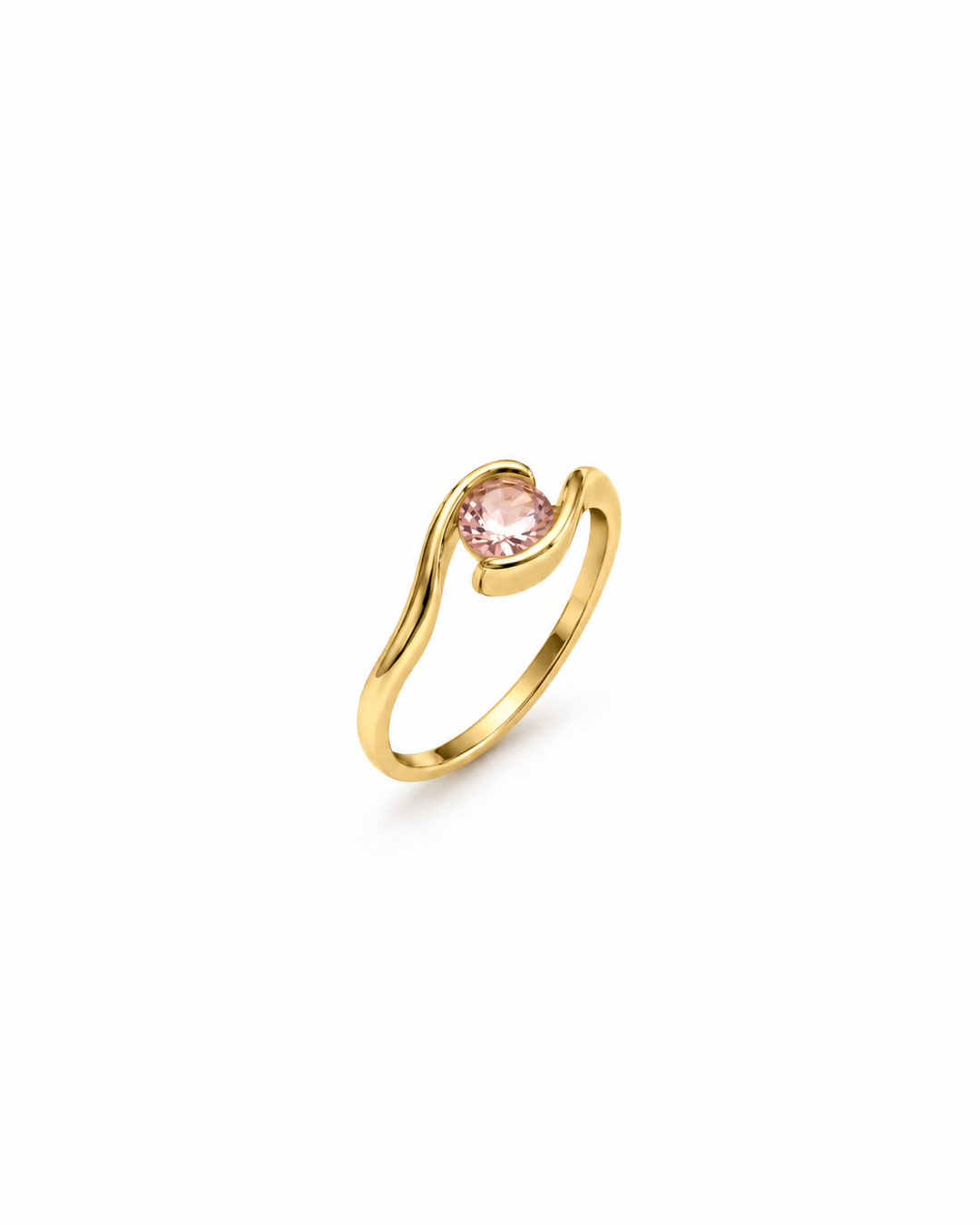 Navazesh Ring aus 18k Gelbgold mit 4 mm grosser rosa Zirkonia auf weissem Hintergrund