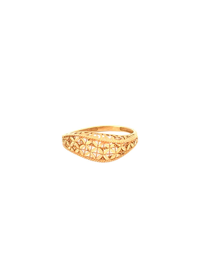 Ring aus 18k Gelbgold mit geometrischem Ornamentmuster, freigestelltes Produktbild