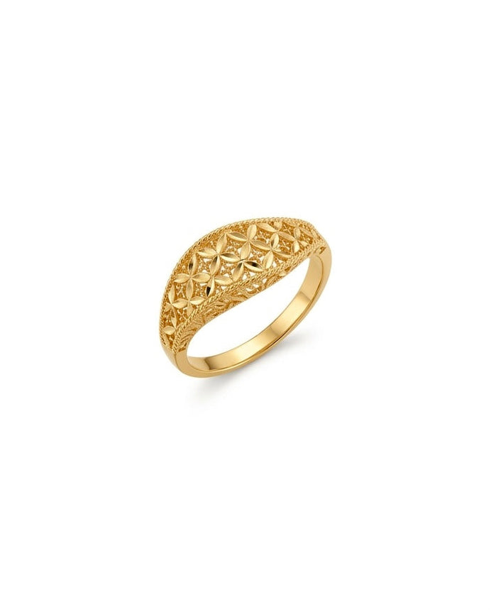 Ring aus 18k Gelbgold mit geometrischem Ornamentmuster, freigestelltes Produktbild