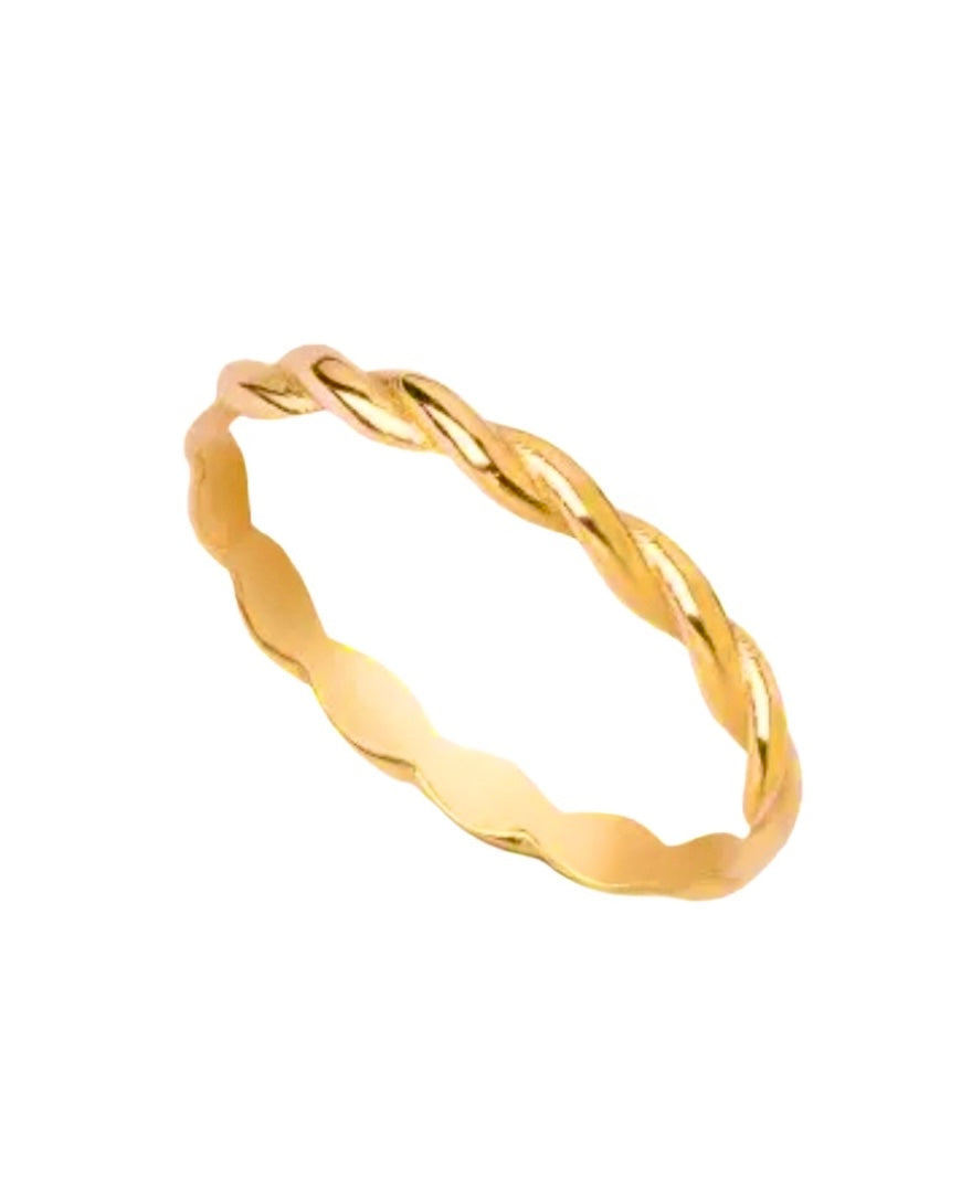 Produktbild: Feiner 18k Goldring mit gedrehter Struktur – freigestellt