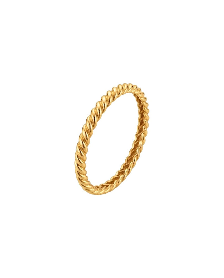 Filigraner gedrehter Ring aus 18 Karat Gelbgold mit feiner Kordelstruktur auf weissem Hintergrund – Ziba Gold