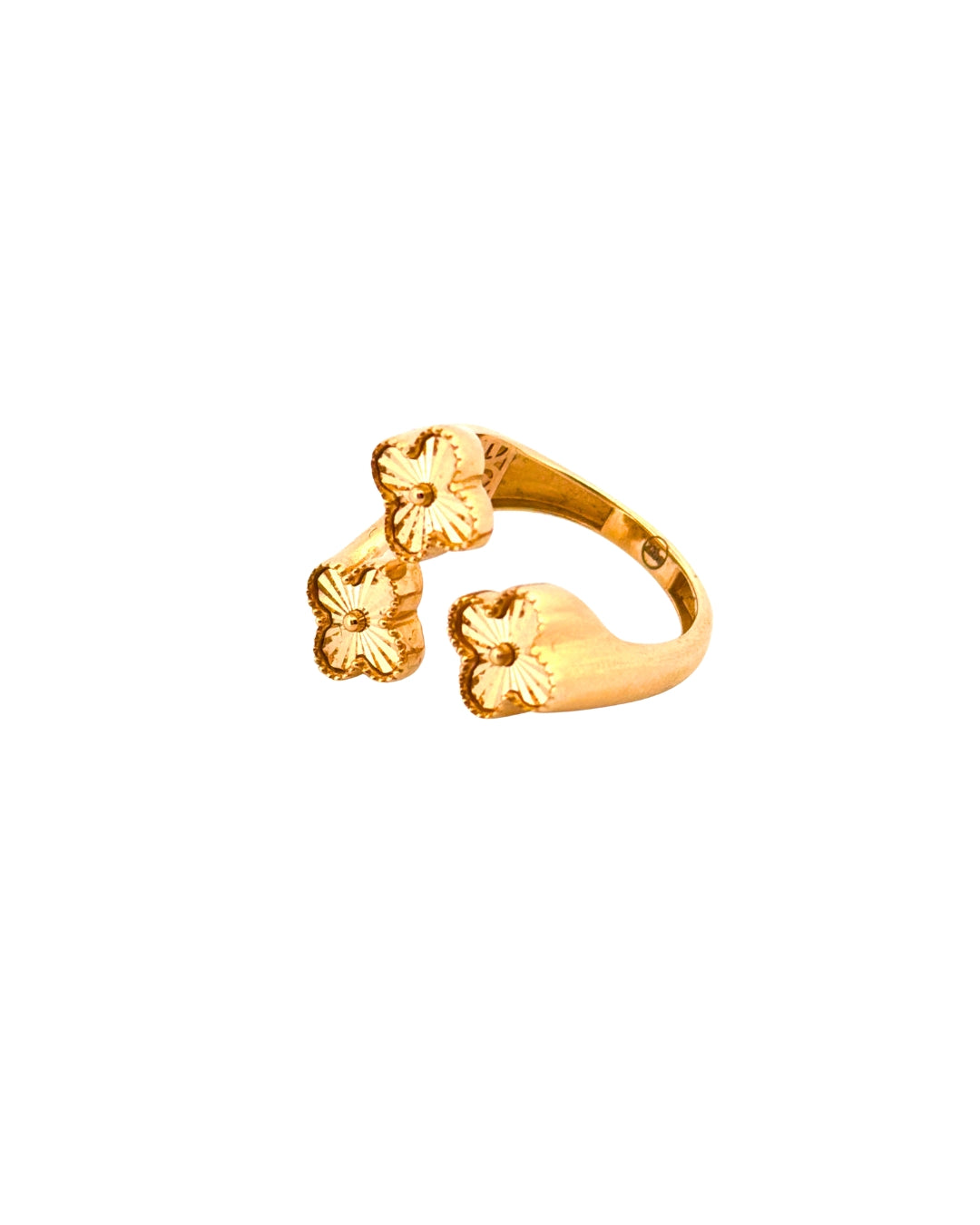 Offener Blütenring aus 18k Gelbgold – Nahaufnahme gravierter Details