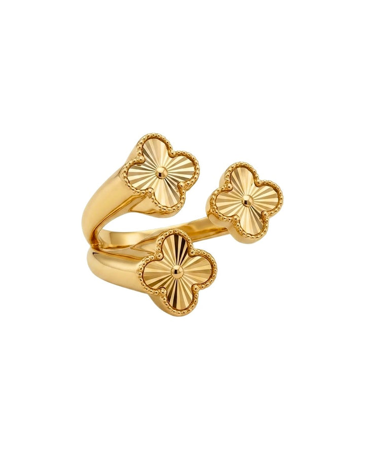 Offener Blütenring aus 18k Gelbgold – Nahaufnahme gravierter Details