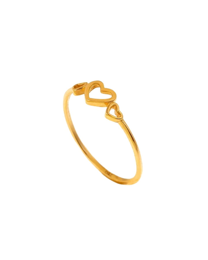 18k Goldring „Se Seneh“ mit drei Herzen – Nahaufnahme