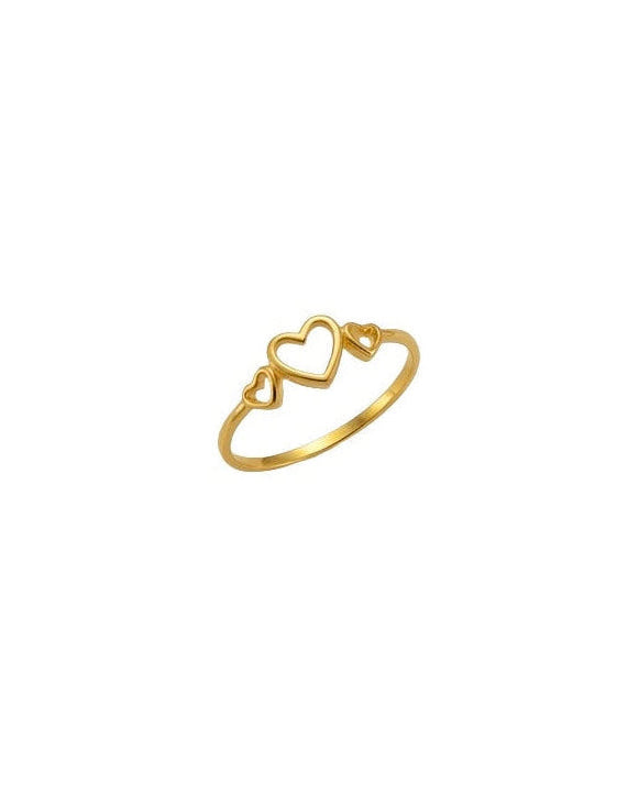 Zarter 18k Goldring mit drei offenen Herzformen – freigestelltes Produktbild