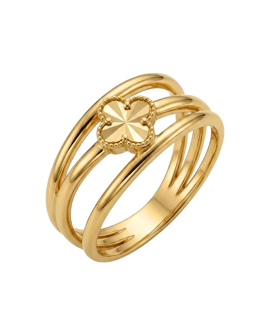 Ring aus 18 Karat Gelbgold mit vierblättrigem Kleeblatt und dreifach geschwungener Ringschiene. Hochglanzpolierter Goldschmuck mit elegantem Design, der Glück, Stil und zeitlose Schönheit symbolisiert.