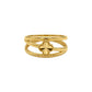 18 Karat Gelbgoldring mit filigranem Kleeblatt-Motiv und offener, doppelt geschwungener Ringschiene. Hochglanzpolierter Goldring vereint modernes Design mit einem Symbol für Glück, Harmonie und zeitlose Eleganz.