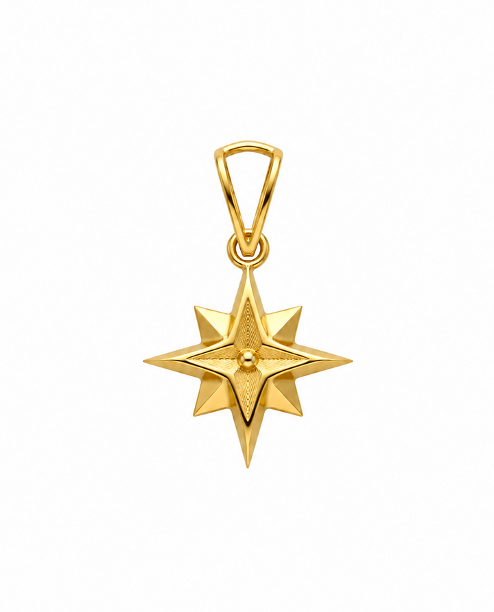 Detailaufnahme eines Polarstern Anhängers aus 18k Gelbgold mit geometrischer Sternform.